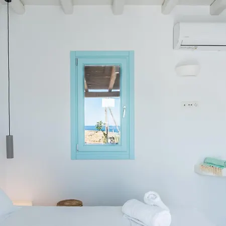 Hotel Blue Harpist