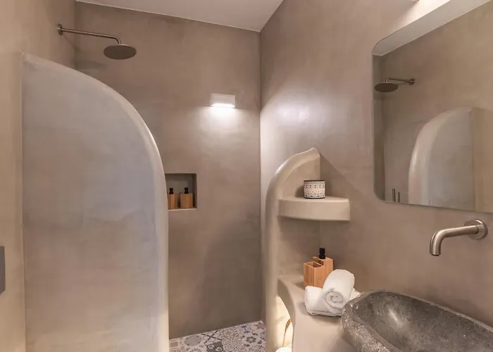 Blue Harpist Hotel *