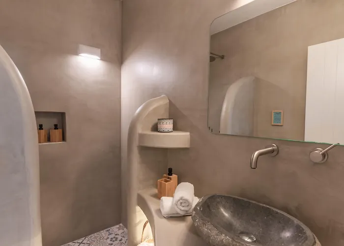 Blue Harpist Hotel *